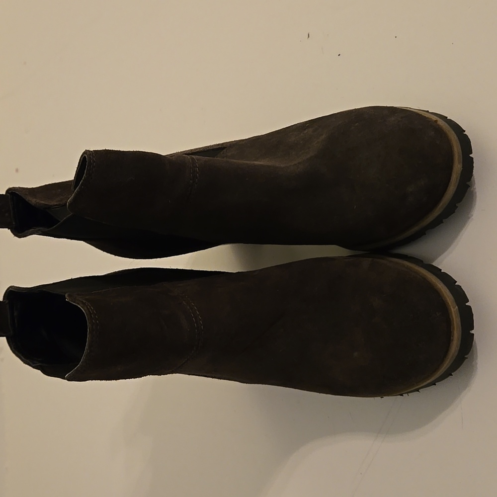 Crevo Alicia Suede Platform Chelsea Boot Size 8 Charcoal